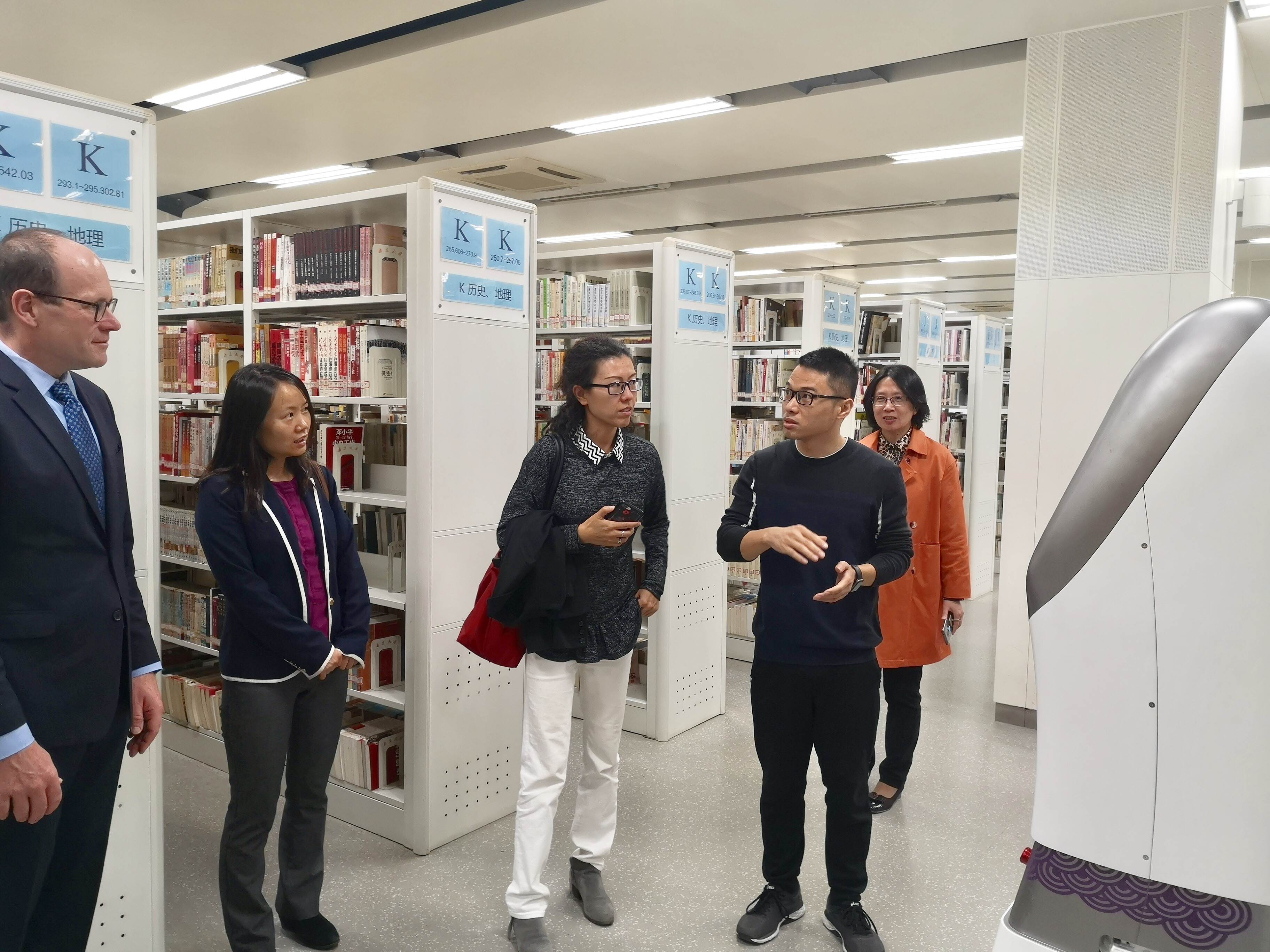 加州圣地亚哥UCSD 图书馆 馆长 Erik Mitchell一行